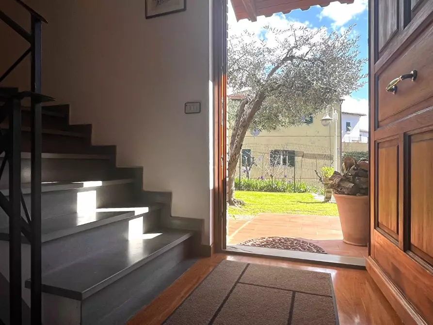 Immagine 9 di Casa bifamiliare in vendita  a Rosignano Marittimo