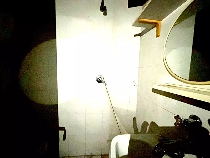 Immagine 5 di Negozio in affitto  a Siena