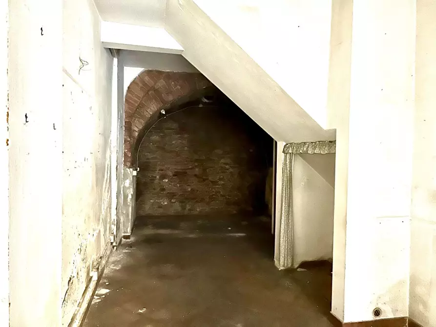 Immagine 3 di Negozio in affitto  a Siena