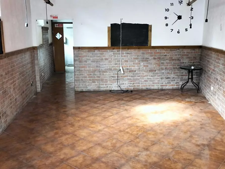 Immagine 5 di Locale commerciale in vendita  a Livorno