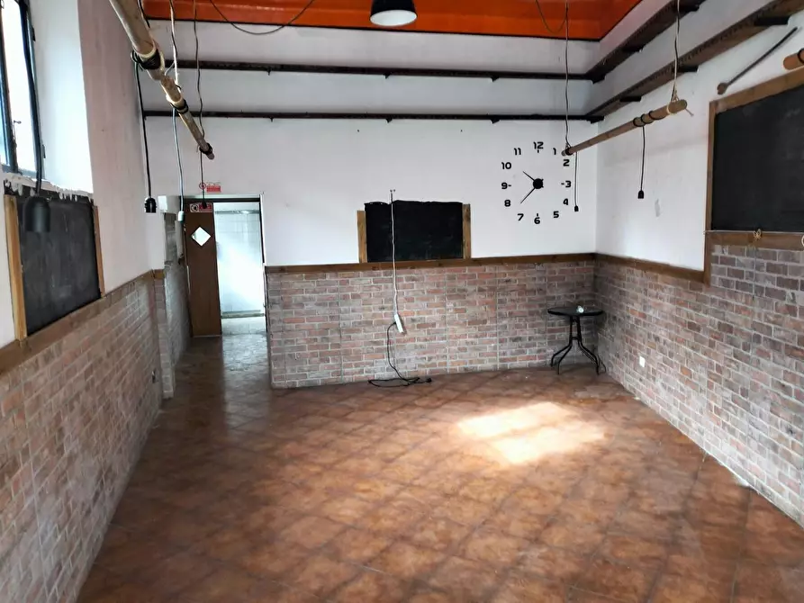 Immagine 4 di Locale commerciale in vendita  a Livorno