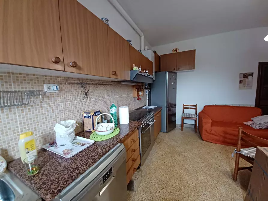 Immagine 1 di Appartamento in vendita  a Capraia E Limite