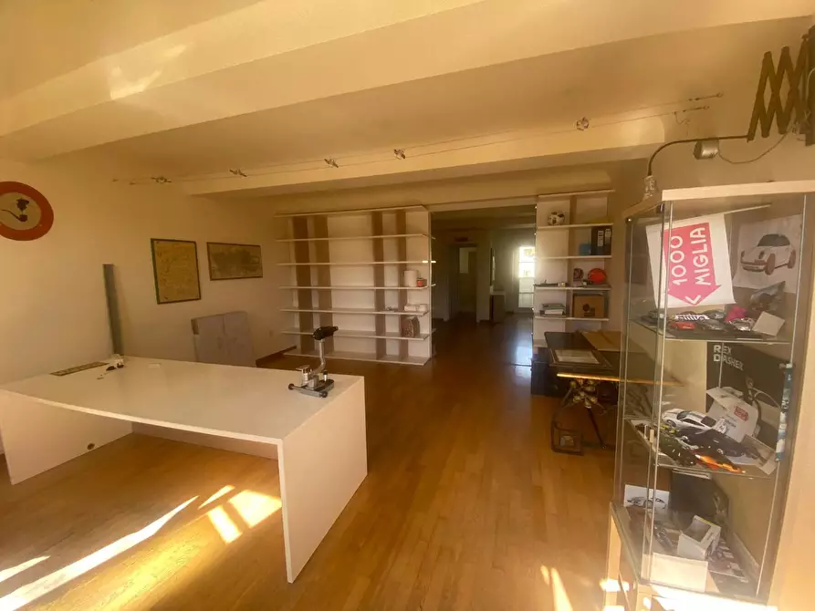 Immagine 2 di Ufficio in affitto  a Lucca