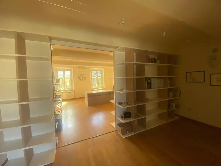 Immagine 7 di Ufficio in affitto  a Lucca