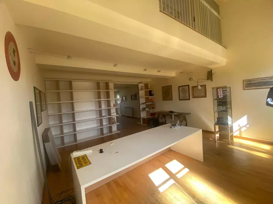 Immagine 4 di Ufficio in affitto  a Lucca