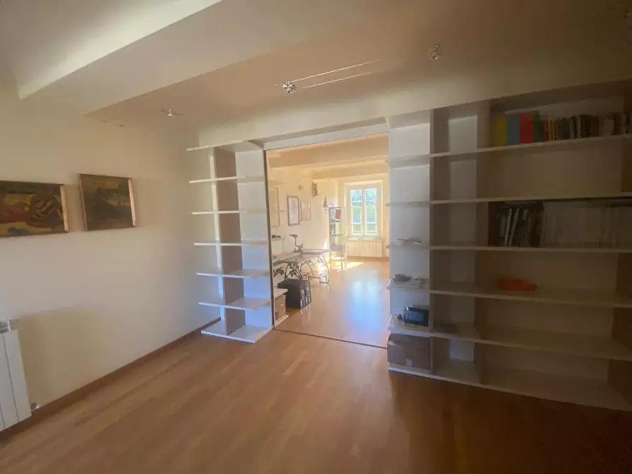 Immagine 8 di Ufficio in affitto  a Lucca