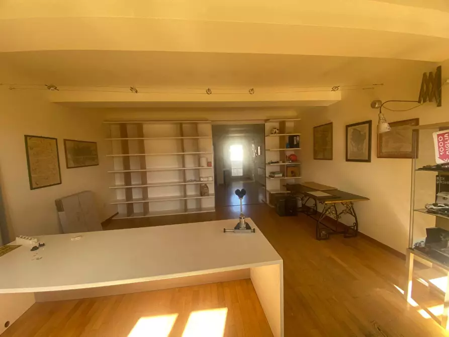 Immagine 6 di Ufficio in affitto  a Lucca