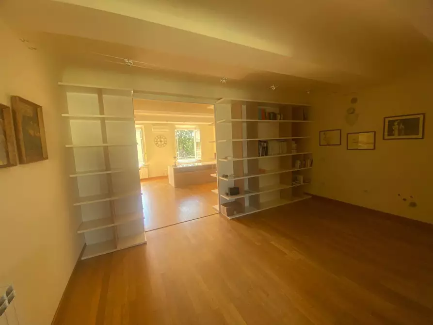 Immagine 5 di Ufficio in affitto  a Lucca