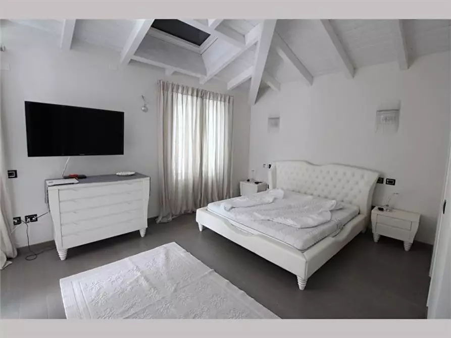 Immagine 11 di Villa in vendita  a Forte Dei Marmi