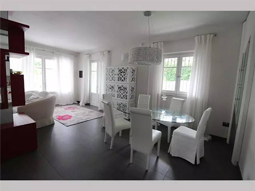 Immagine 10 di Villa in vendita  a Forte Dei Marmi