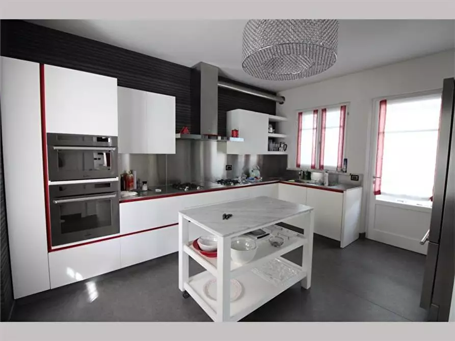 Immagine 9 di Villa in vendita  a Forte Dei Marmi