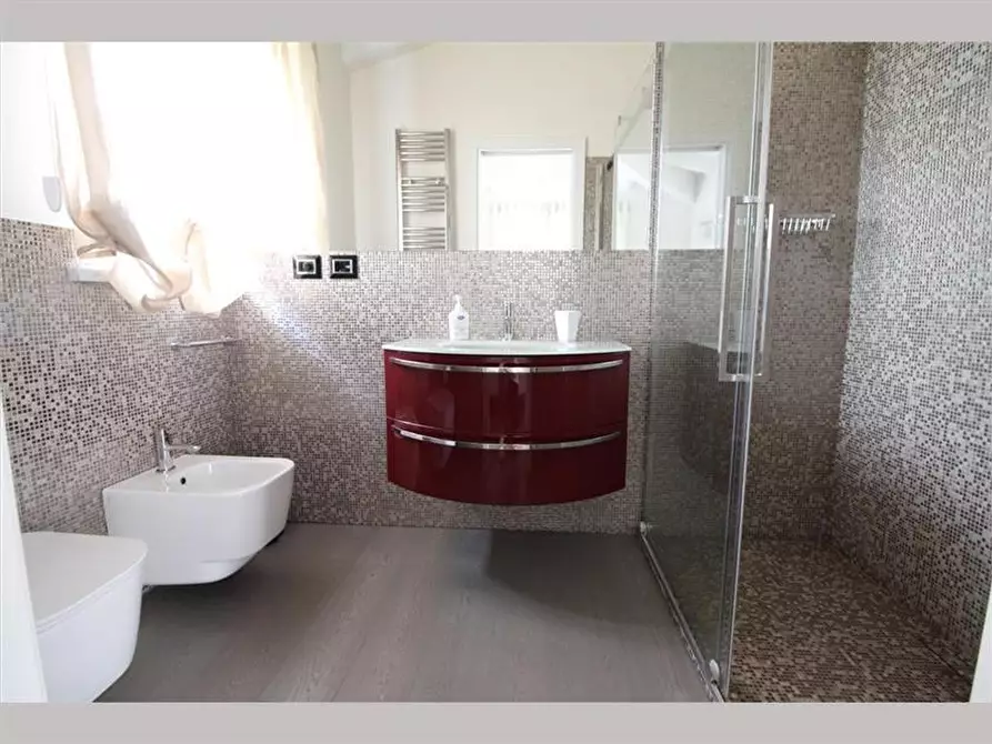 Immagine 12 di Villa in vendita  a Forte Dei Marmi