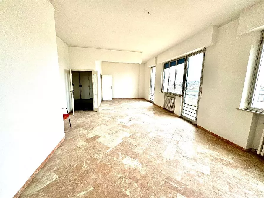 Immagine 13 di Appartamento in vendita  a Siena