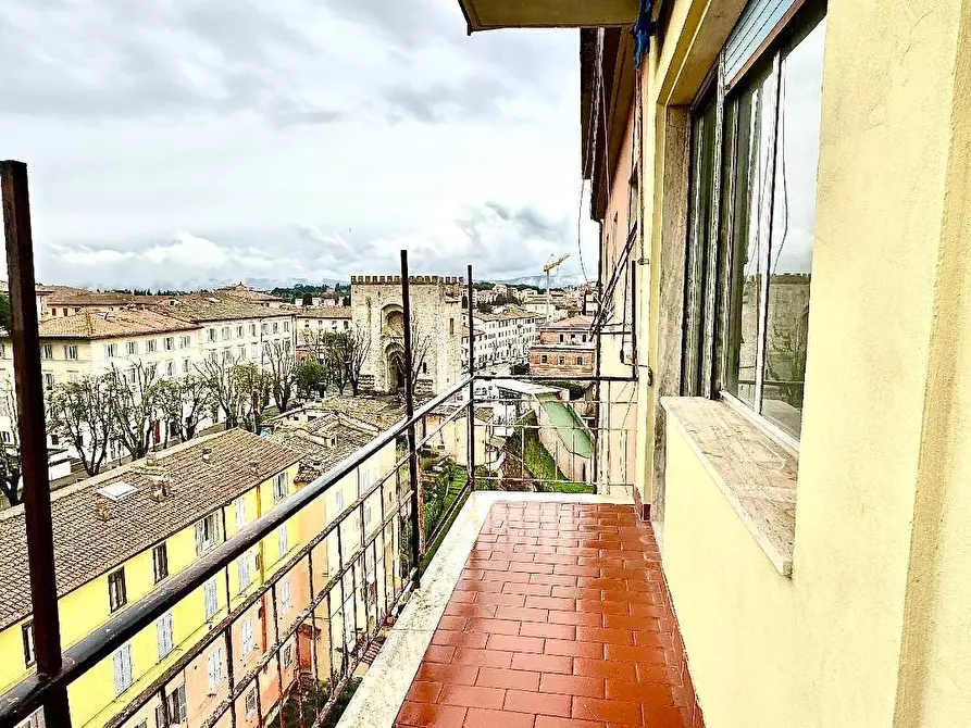 Immagine 21 di Appartamento in vendita  a Siena