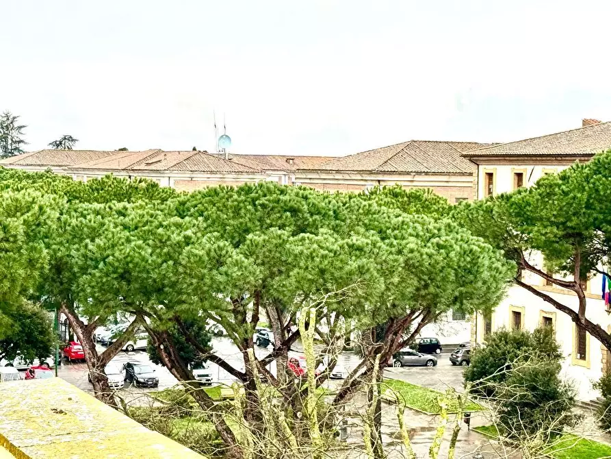 Immagine 5 di Appartamento in vendita  a Siena