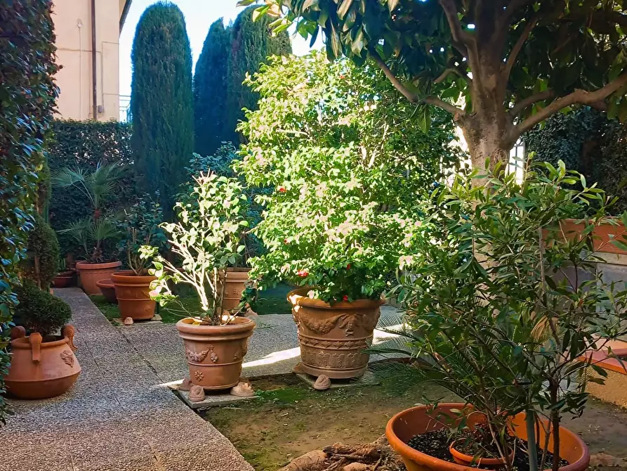 Immagine 13 di Villa in vendita  a Pisa