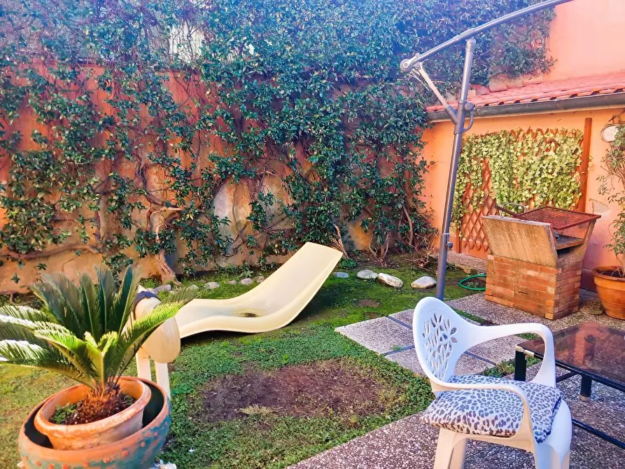 Immagine 12 di Villa in vendita  a Pisa