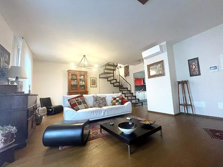 Immagine 3 di Appartamento in vendita  a Capraia E Limite