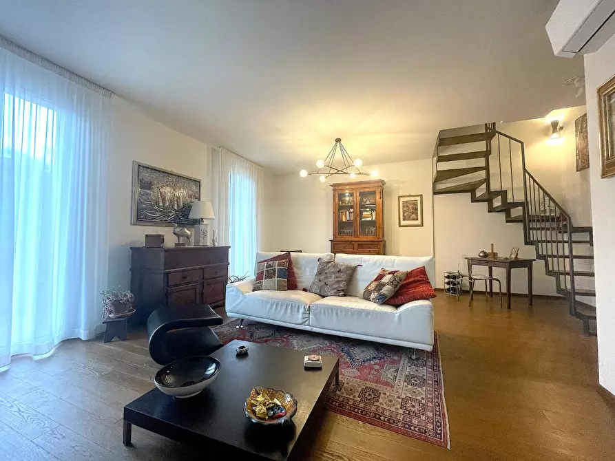 Immagine 2 di Appartamento in vendita  a Capraia E Limite