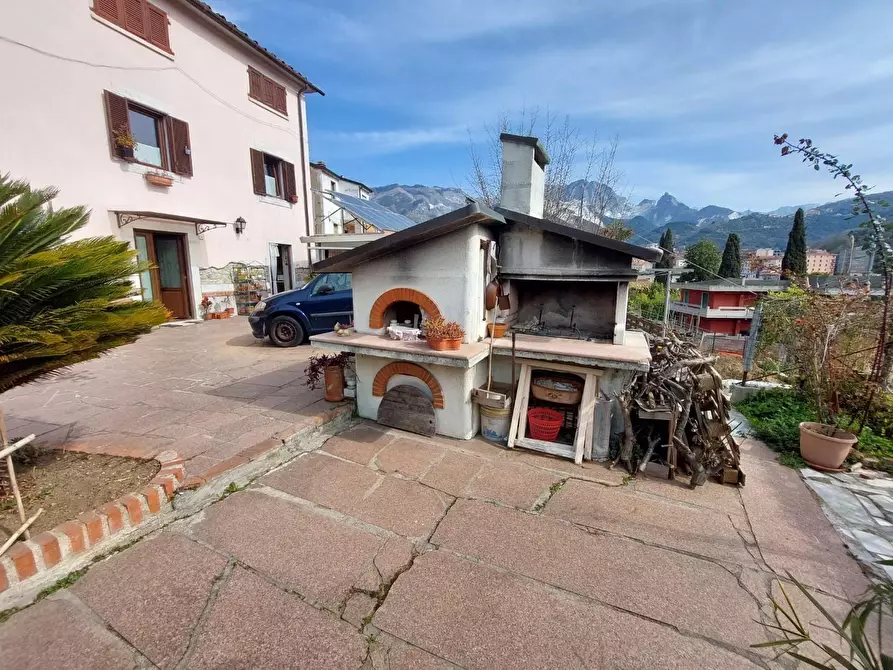 Immagine 1 di Casa bifamiliare in vendita  a Carrara