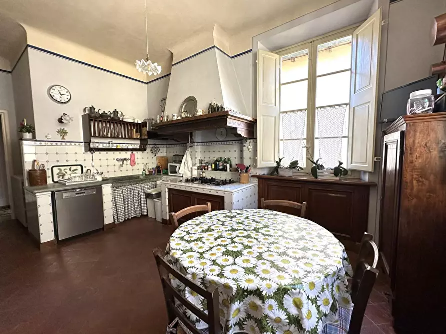 Immagine 15 di Appartamento in vendita  a Lucca