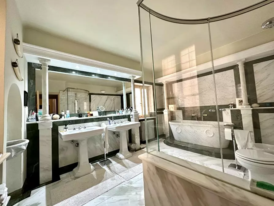 Immagine 29 di Appartamento in vendita  a Lucca