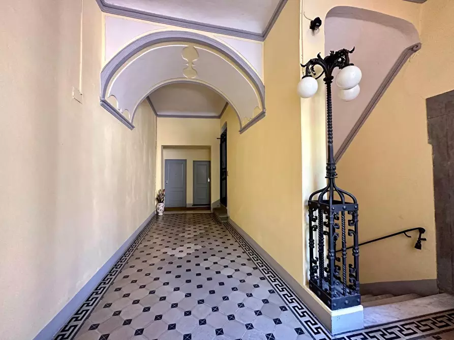 Immagine 61 di Appartamento in vendita  a Lucca