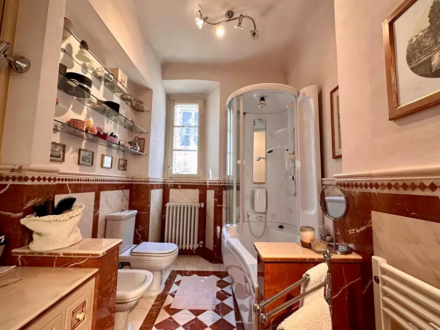 Immagine 41 di Appartamento in vendita  a Lucca