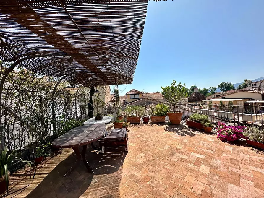 Immagine 53 di Appartamento in vendita  a Lucca