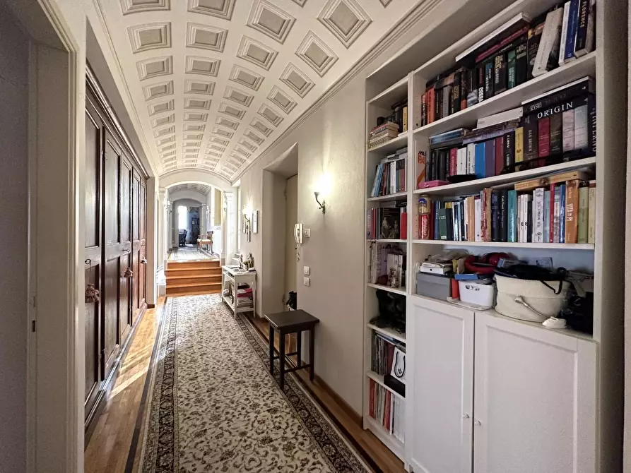 Immagine 23 di Appartamento in vendita  a Lucca