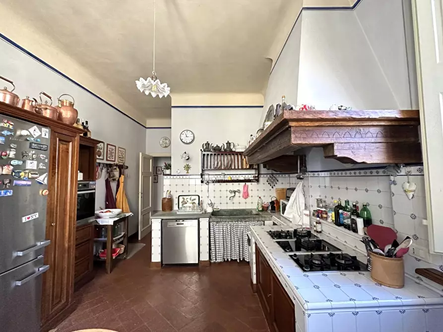 Immagine 16 di Appartamento in vendita  a Lucca