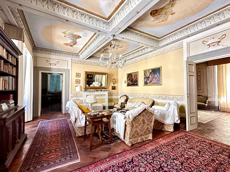 Immagine 9 di Appartamento in vendita  a Lucca