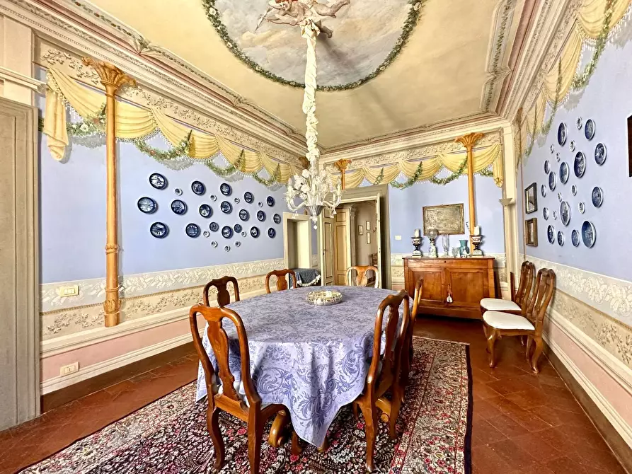 Immagine 13 di Appartamento in vendita  a Lucca