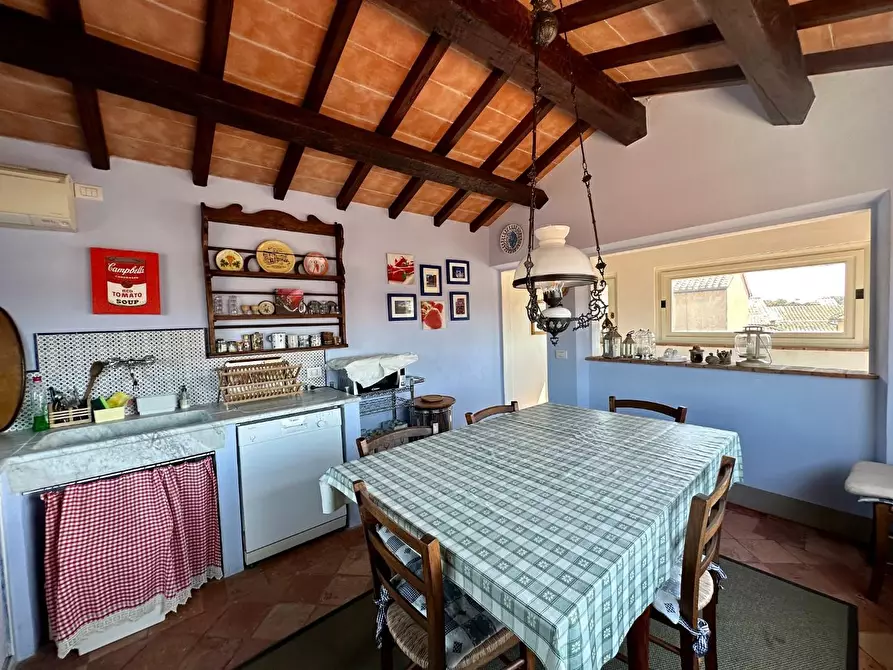 Immagine 51 di Appartamento in vendita  a Lucca