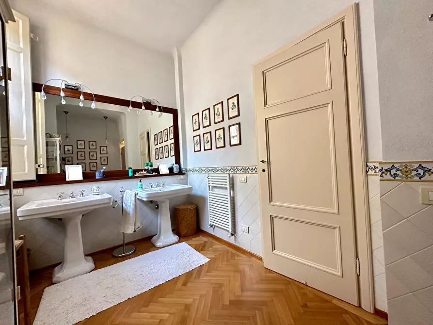 Immagine 19 di Appartamento in vendita  a Lucca