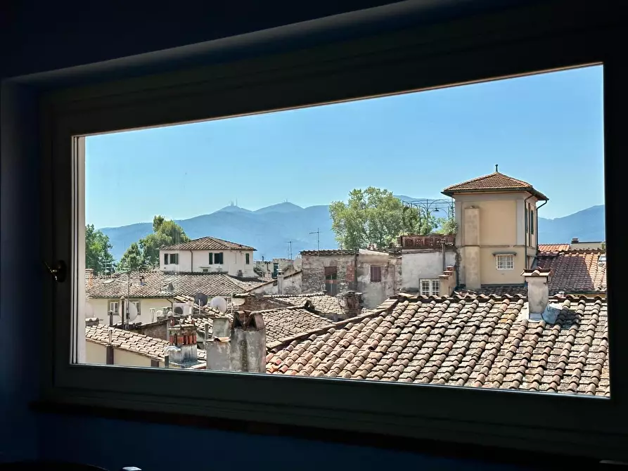 Immagine 52 di Appartamento in vendita  a Lucca