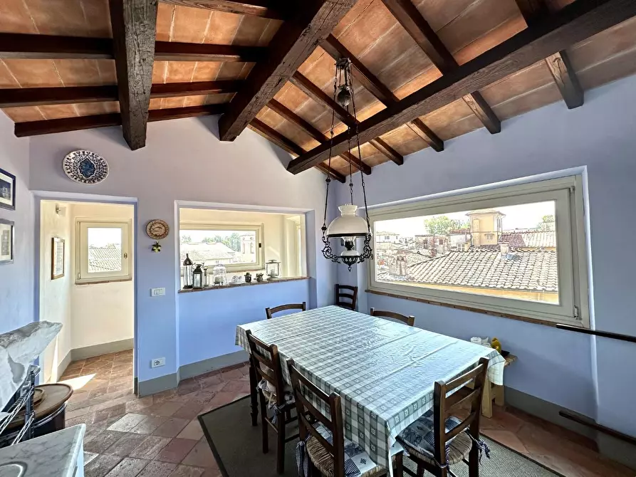 Immagine 50 di Appartamento in vendita  a Lucca