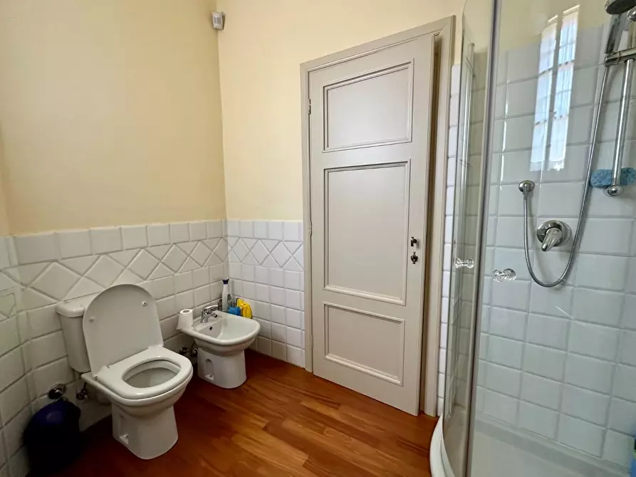 Immagine 39 di Appartamento in vendita  a Lucca