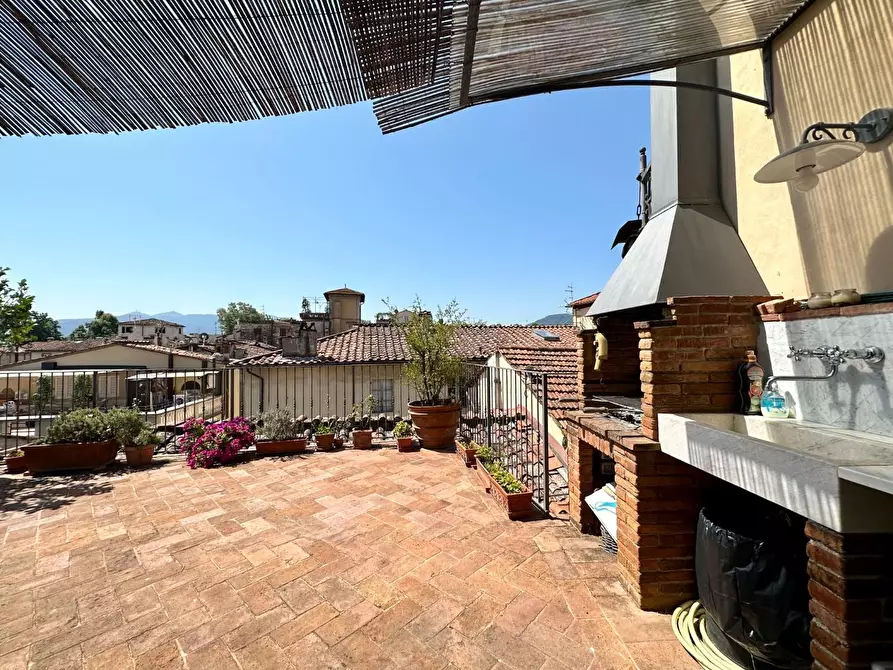 Immagine 54 di Appartamento in vendita  a Lucca