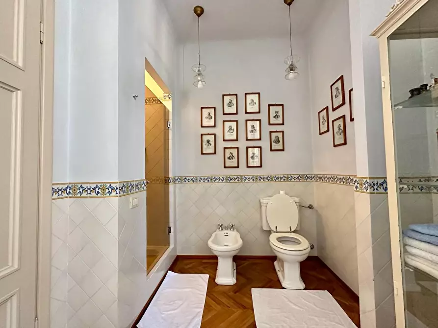 Immagine 20 di Appartamento in vendita  a Lucca