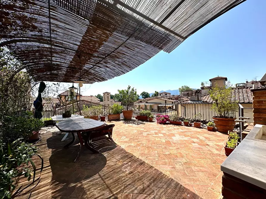 Immagine 4 di Appartamento in vendita  a Lucca