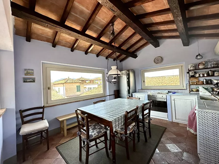 Immagine 48 di Appartamento in vendita  a Lucca