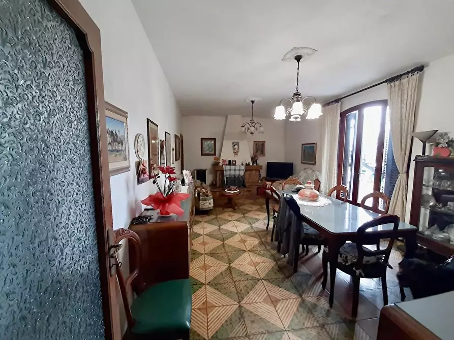 Immagine 2 di Villa in vendita  a San Giuliano Terme