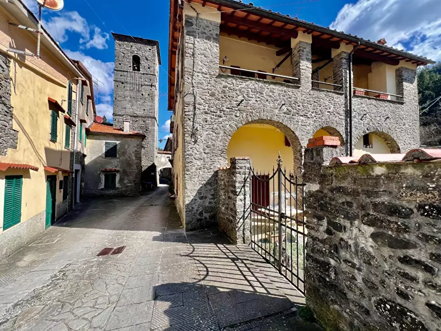 Immagine 2 di Appartamento in vendita  a Pistoia