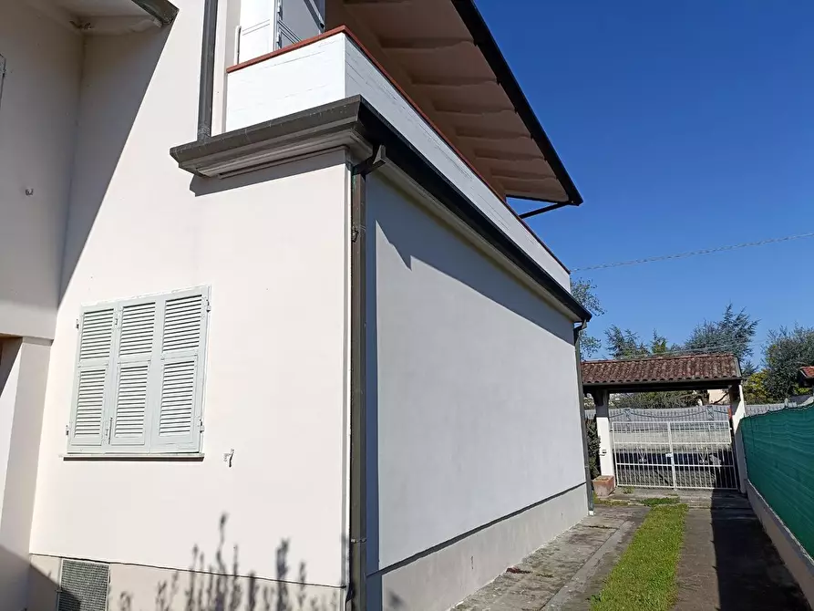 Immagine 22 di Appartamento in affitto  a Massa