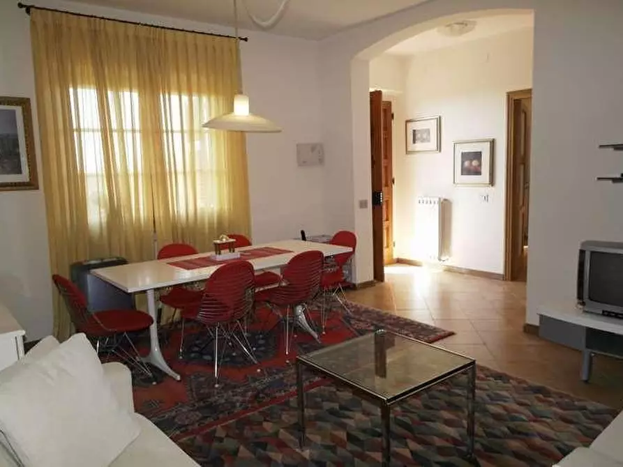 Immagine 4 di Appartamento in affitto  a Massa