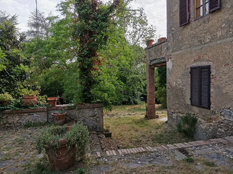 Immagine 1 di Casa colonica in vendita  a Colle Di Val D'elsa