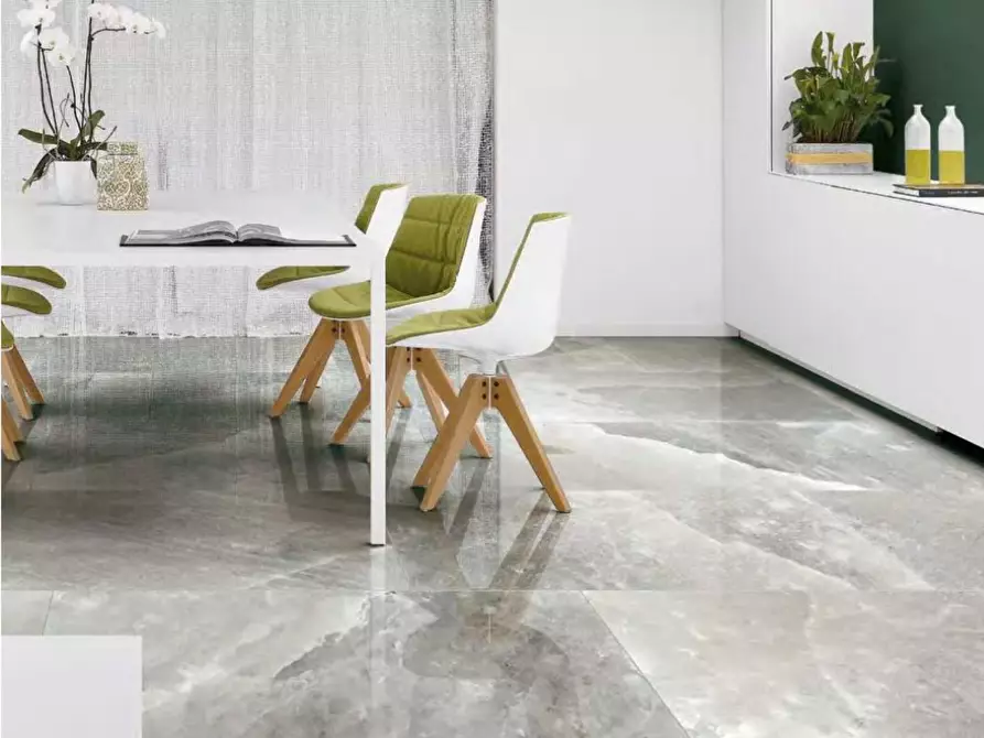 Immagine 4 di Appartamento in vendita  a Lucca