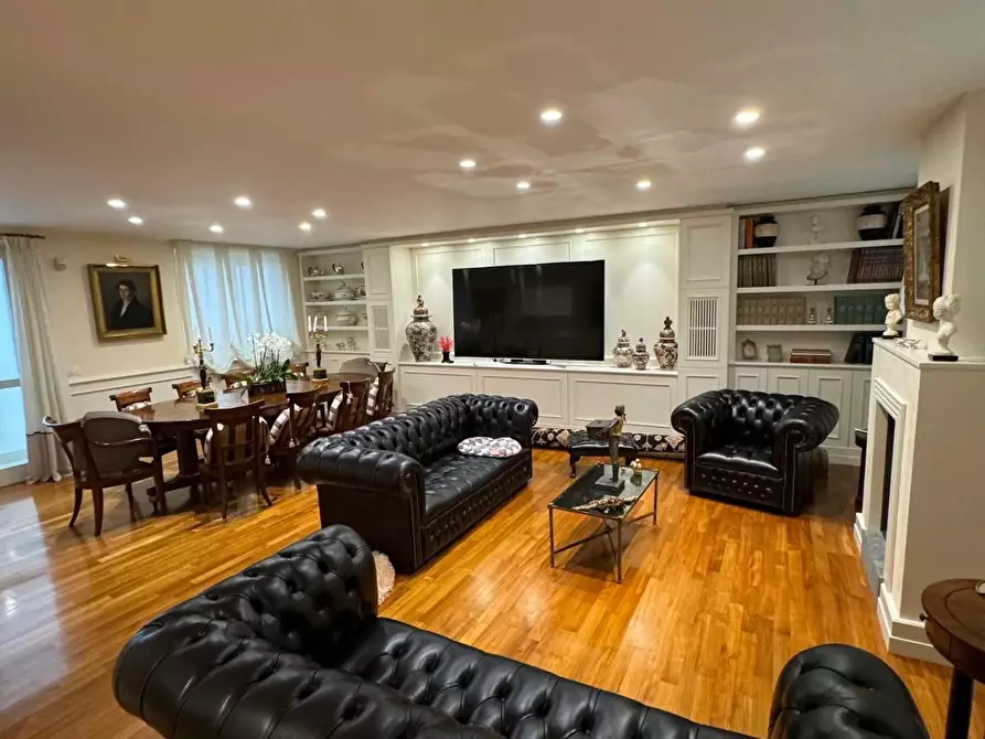 Immagine 21 di Villa in vendita  a Forte Dei Marmi