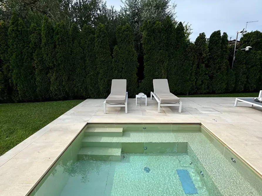 Immagine 7 di Villa in vendita  a Forte Dei Marmi